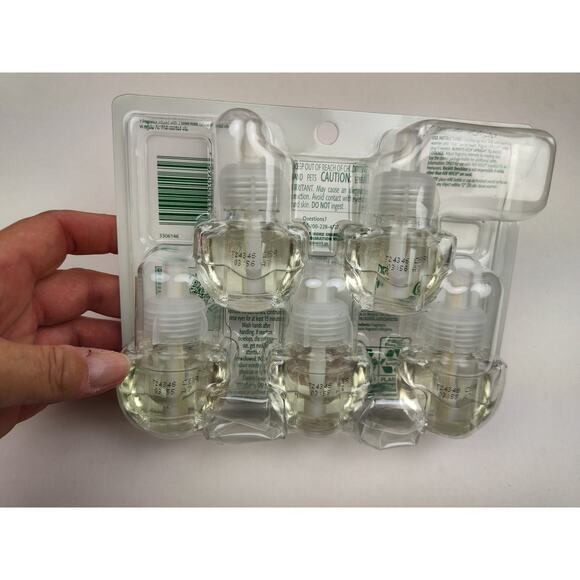 Airwick Plug In Scented Oil Warmer with 5 Refills - Picture 5 of 5